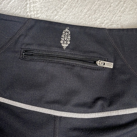 Free People You're A Peach Shorty black Shorts size small - Picture 10 of 11